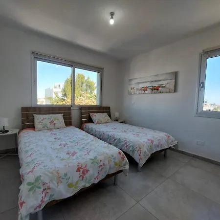 Luxury 2 Bedroom 301 Apartment *