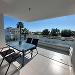 Luxury 2 Bedroom 301 Appartement *